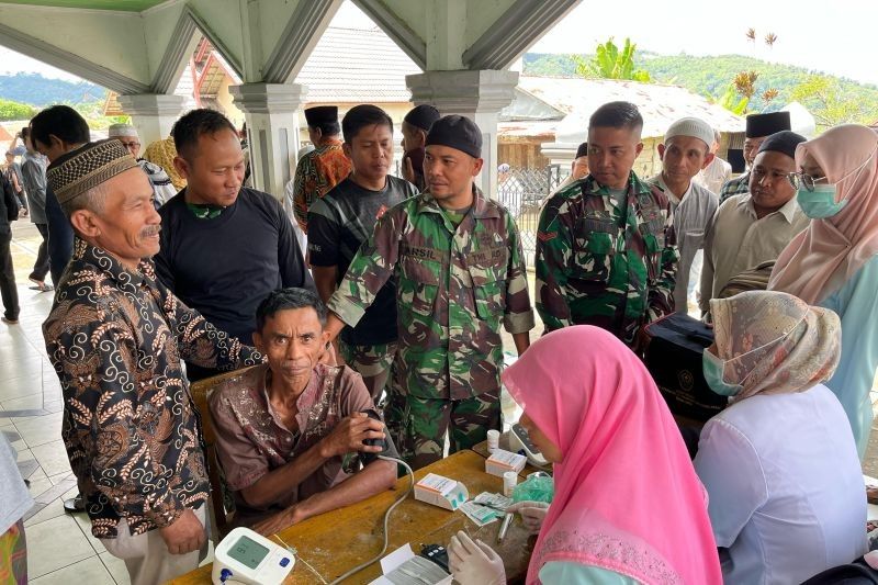 Satgas TMMD Agam Dampingi Pemeriksaan Kesehatan Warga Jorong Ilalang