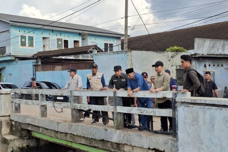 Gubernur Lampung Usul Rapikan Bangunan di Sepadan Sungai untuk Atasi Banjir