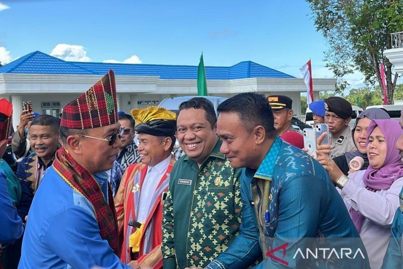 Gubernur Sultra Pastikan Tak Akan Rombak OPD, Fokus pada Evaluasi Kinerja