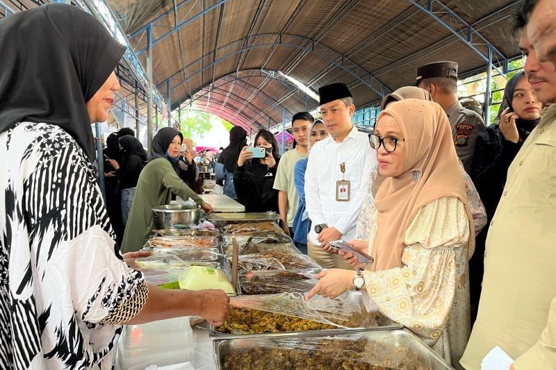 Palu: Transaksi QRIS di Pasar Ramadhan Mudahkan Pembeli dan UMKM