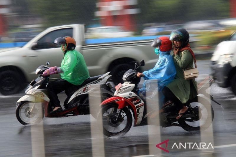 BMKG Prakirakan Hujan Guyur Sejumlah Kota Besar di Indonesia Minggu Ini