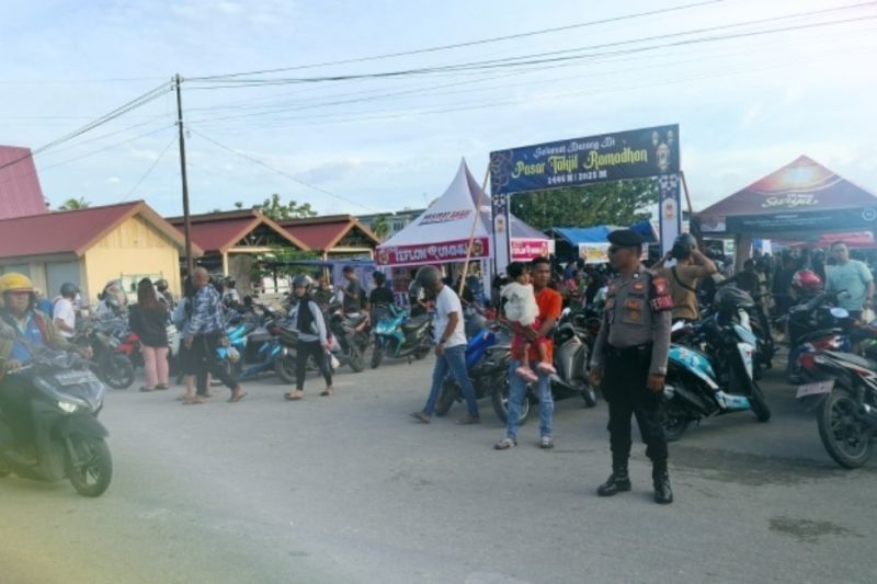 Polres Biak Amankan Pasar Takjil Ramadhan, Jamin Kenyamanan Warga Berbuka Puasa