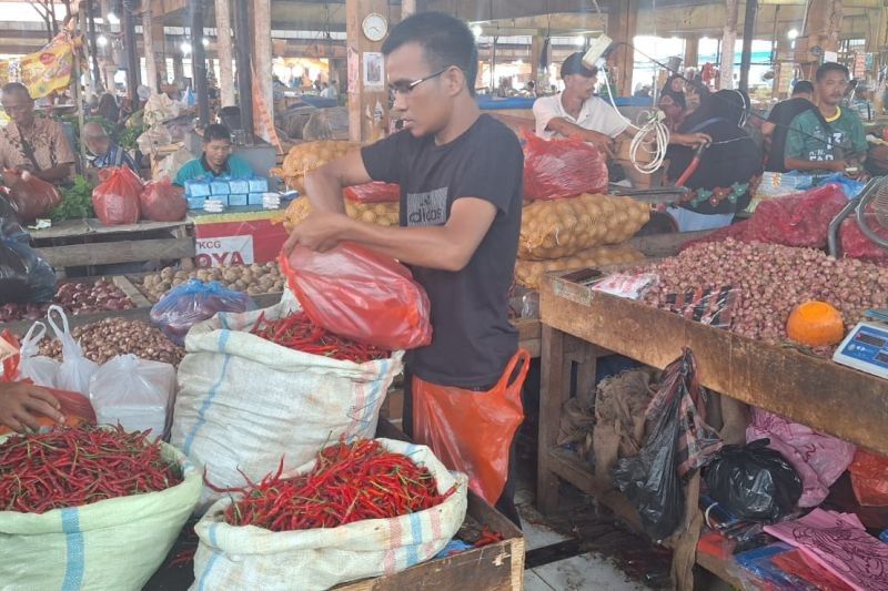 Harga Kebutuhan Pokok di Aceh Besar Stabil Pasca Meugang, Daging Turun Harga!