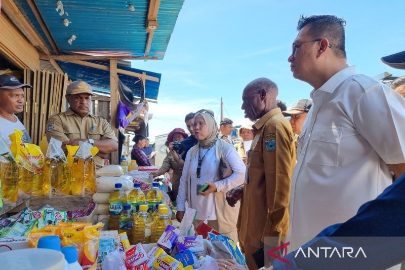 Modus Penukaran Kemasan Beras SPHP Terungkap di Papua Barat