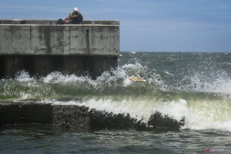 DPR Dukung Giant Sea Wall, Solusi Atasi Abrasi di Pantura?