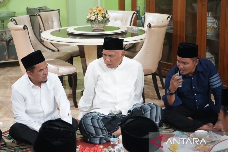 Safari Ramadhan: Gubernur Sumbar Berikan Bantuan Rp70 Juta untuk Masjid di Solok