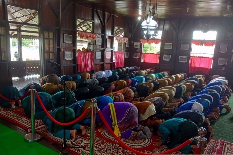 Sujud Syukur Bupati dan Wakil Bupati Belitung Terpilih: Awali Tugas dengan Doa dan Adat Istiadat