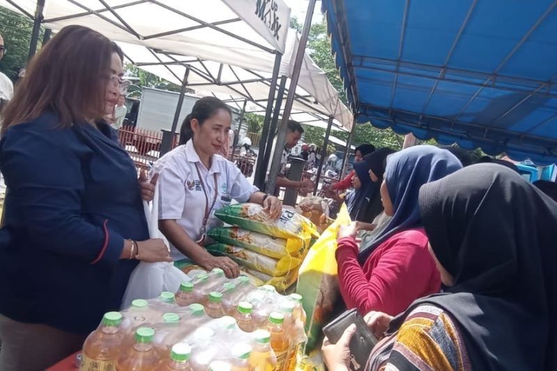 PT Pos Berikan Pasar Murah di Ambon Selama Ramadhan: Beras, Minyak Goreng, dan Gula Lebih Terjangkau