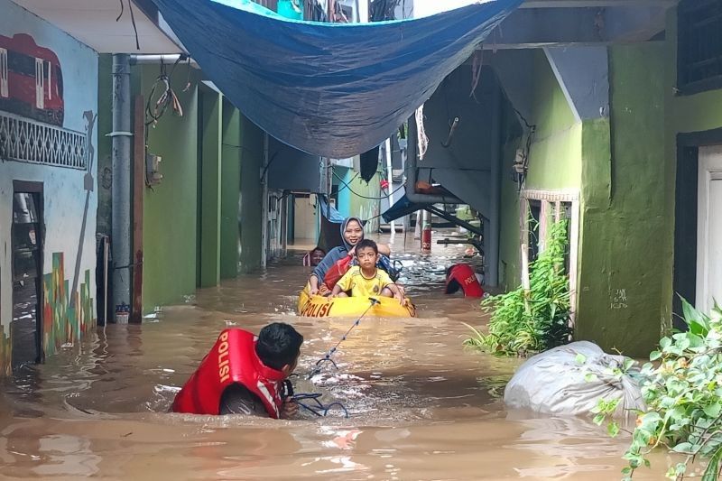 Banjir Kebon Pala: Kali Ciliwung Meluap, Warga Terendam hingga Dua Meter