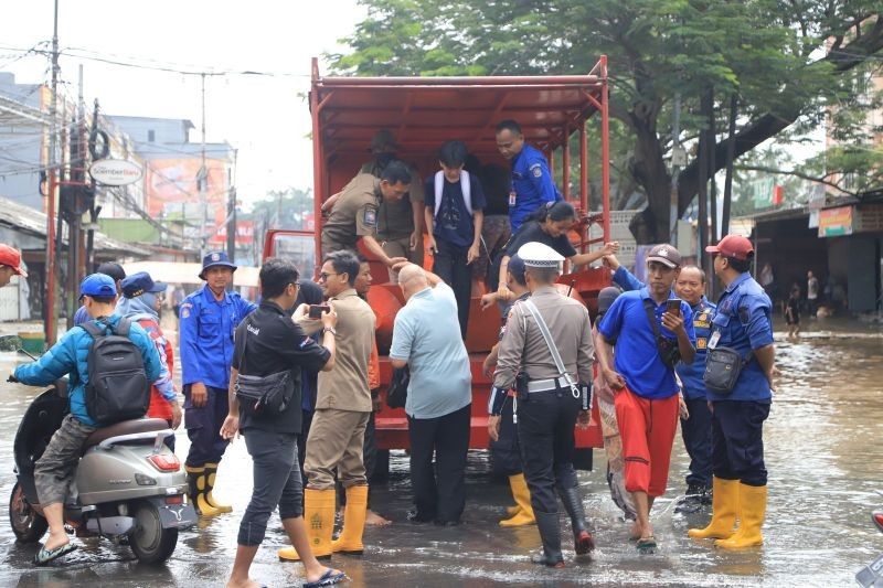 Banjir Parah di Ciledug Indah, Tangerang: 85 Petugas BPBD Dikerahkan