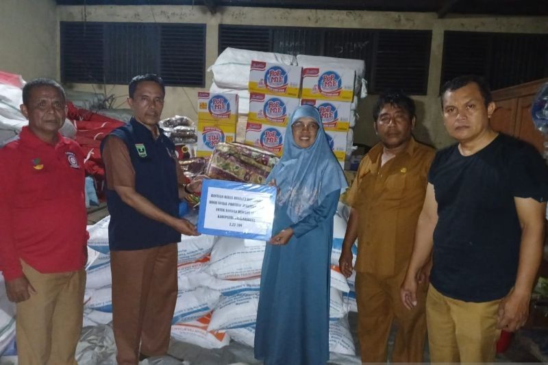 Pemprov Sumbar Salurkan Bantuan Logistik untuk Korban Bencana di Limapuluh Kota dan Dharmasraya