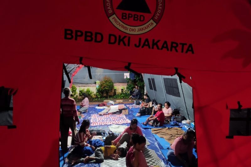 BPBD Jakbar Evakuasi Korban Banjir di Tiga Kelurahan