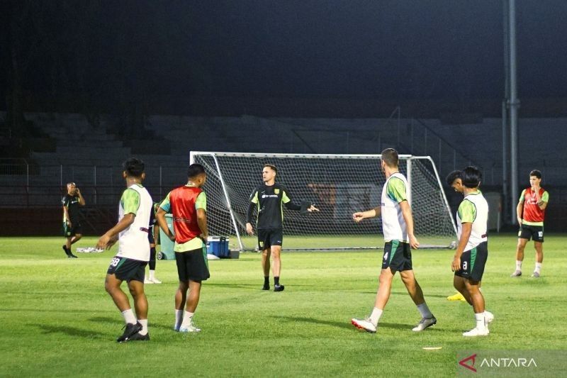 Munster Rotasi Pemain dan Strategi Persebaya Hadapi PSM Makassar