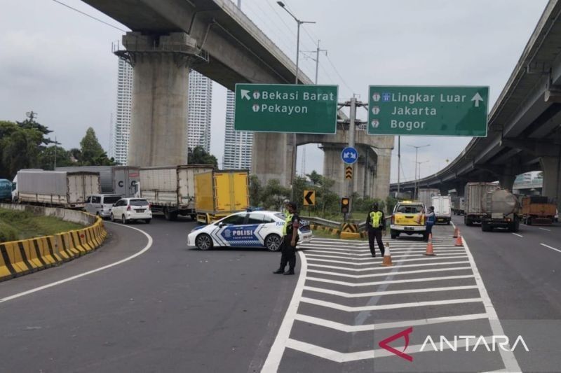 Banjir Bekasi Lumpuhkan Akses GT Bekasi Barat, Jasamarga Lakukan Pengalihan Arus