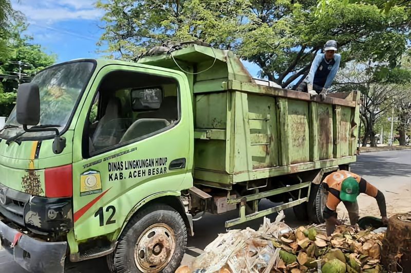 DLH Aceh Besar Siap Angkut Sampah Ramadhan: 57 Armada Dikerahkan