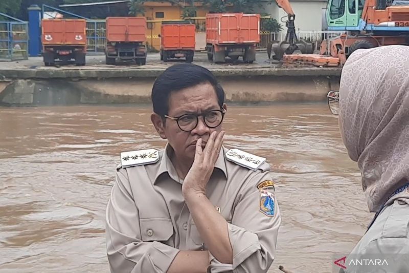 Pramono Anung Instruksikan Pembukaan Pintu Air Manggarai Antisipasi Banjir Jakarta