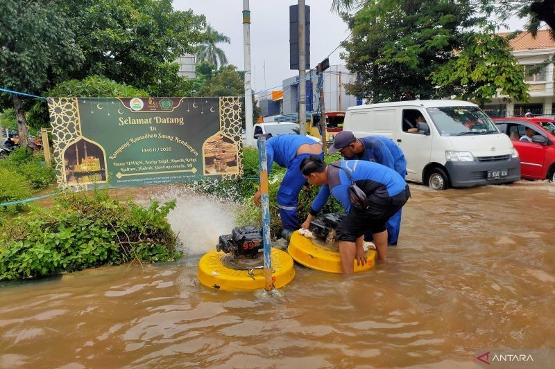 Banjir Jakarta Barat: Pompa Baru Dioperasikan Saat Kali Surut