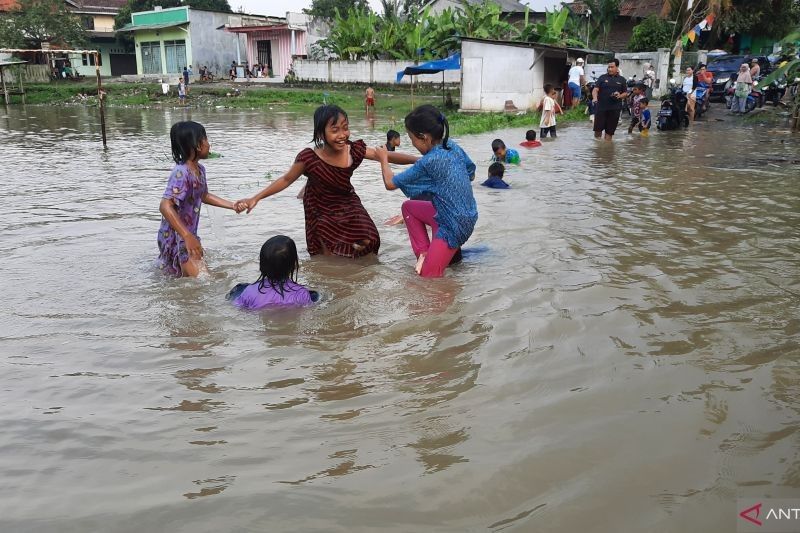 Banjir Tangerang: 100 KK Lebih Masih Mengungsi, 3000 Jiwa Terdampak