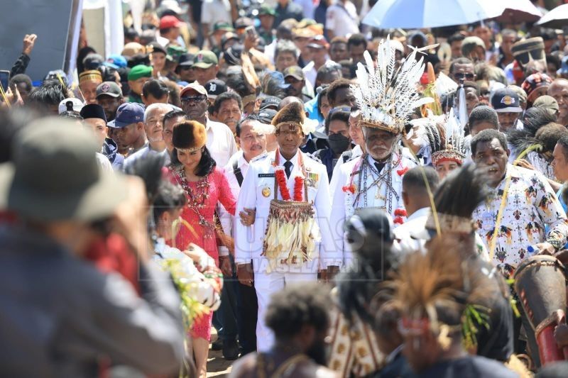 Ribuan Warga Papua Selatan Sambut Hangat Gubernur dan Wagub Baru