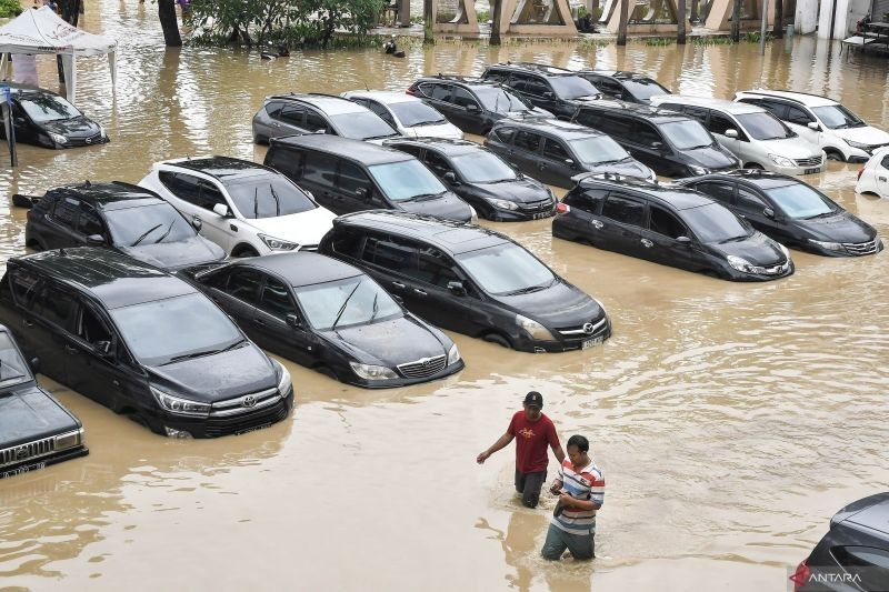 Banjir Jabodetabek: Pemerintah Prioritaskan Penyelamatan Warga dan Pemenuhan Kebutuhan Dasar