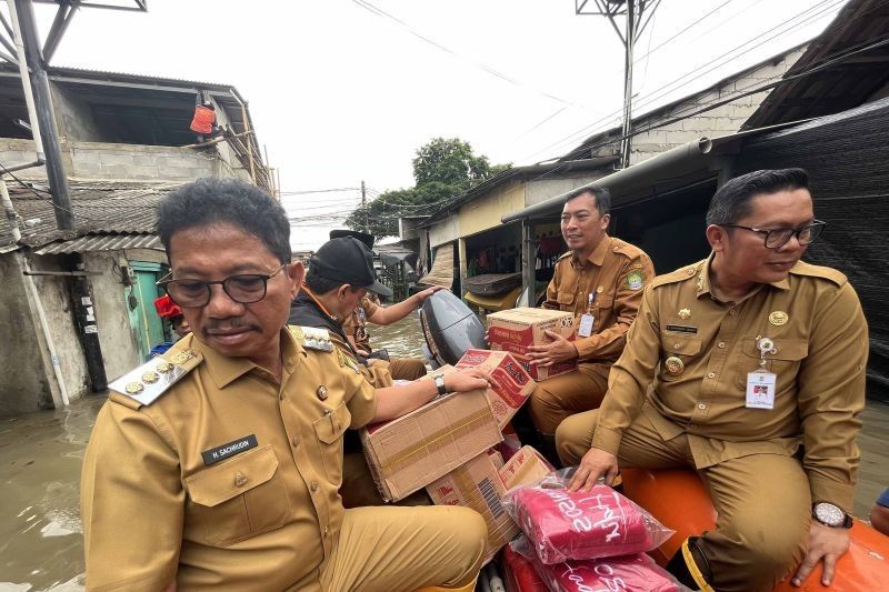 Pemkot Tangerang Salurkan Bantuan untuk Korban Banjir di Petir