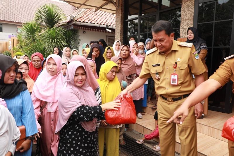 Pemkab Tangerang Bagikan 5.900 Paket Sembako Murah di Bulan Ramadan