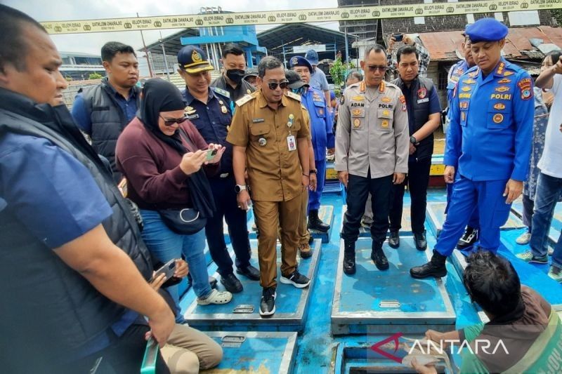 Polda Kalsel Tangkap 4 Kapal Cantrang dari Lamongan, 23 Ton Ikan Disita!