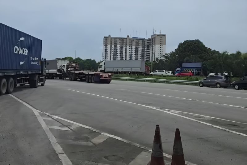 Banjir Bekasi Barat Sebabkan Kemacetan Parah di Tol Japek