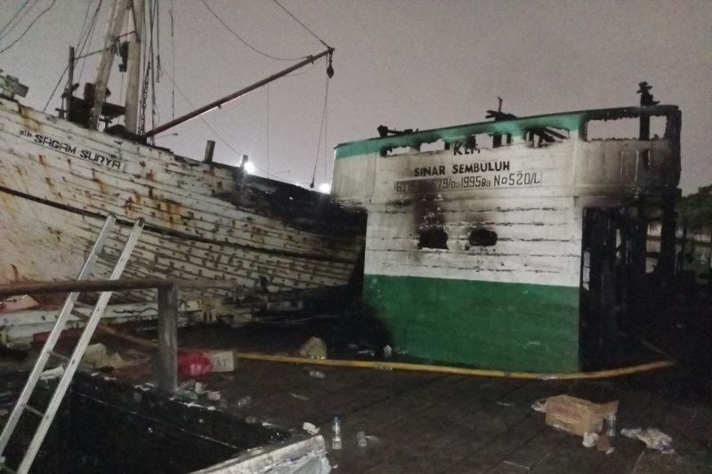 Kebakaran Kapal di Sunda Kelapa Akibatkan Kerugian Rp500 Juta