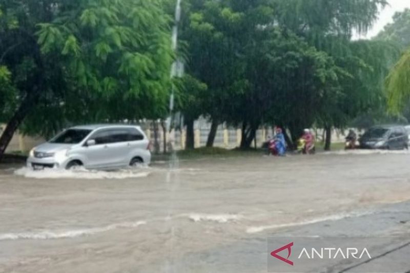 Jangan Panik! Ini yang TIDAK Boleh Dilakukan Jika Mobil Anda Terendam Banjir