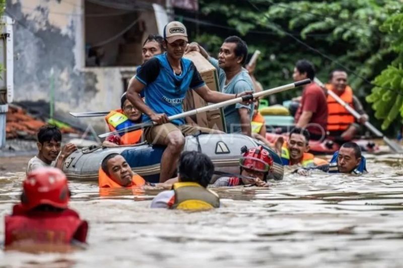 Tragedi Kali Ciliwung: Anak 2 Tahun Ditemukan Tewas Terseret Arus