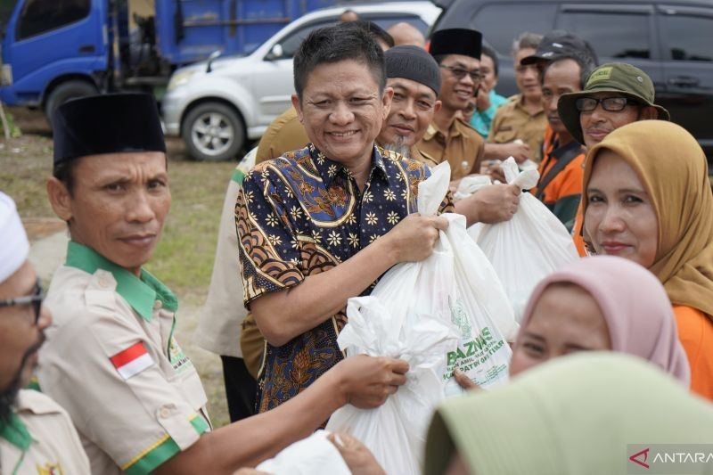 1.000 Paket Sembako Ramadhan Meringankan Beban Warga OKU Timur