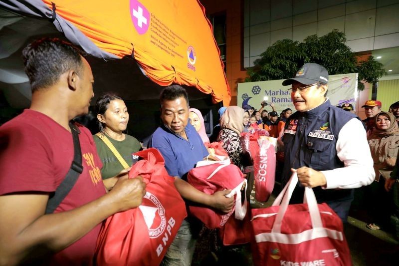 Mensos dan BNPB Berkolaborasi, Bantuan Banjir Bekasi Capai Rp561 Juta