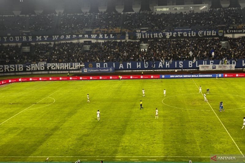 Persib Bandung Kokoh di Puncak Klasemen Usai Menang Telak 4-1 atas Persik Kediri