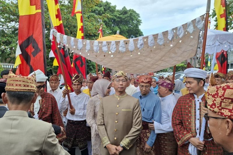 Gubernur dan Wagub Lampung Jalani Prosesi Adat Ngantak dan Buka Belangan