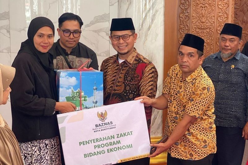 Baznas Bukittinggi Salurkan Zakat Rp196 Juta untuk 296 Mustahik