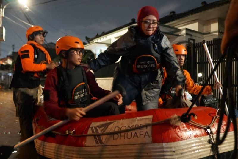 Dompet Dhuafa Salurkan Bantuan untuk Korban Banjir Jabodetabek di Bulan Ramadhan