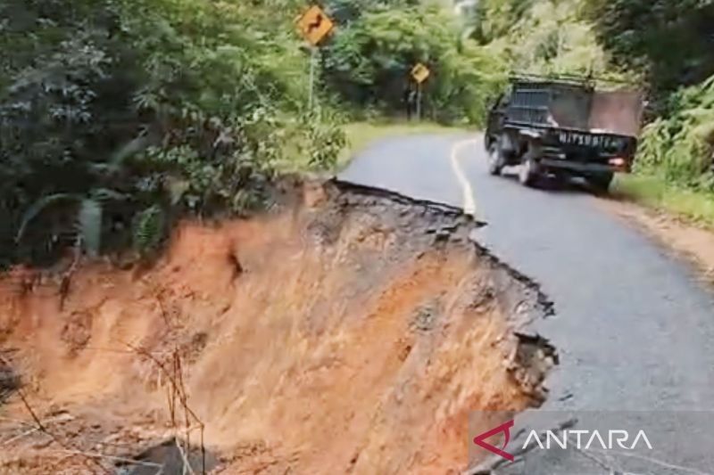 Longsor di Nagan Raya Putus Akses Jalan Menuju Aceh Tengah