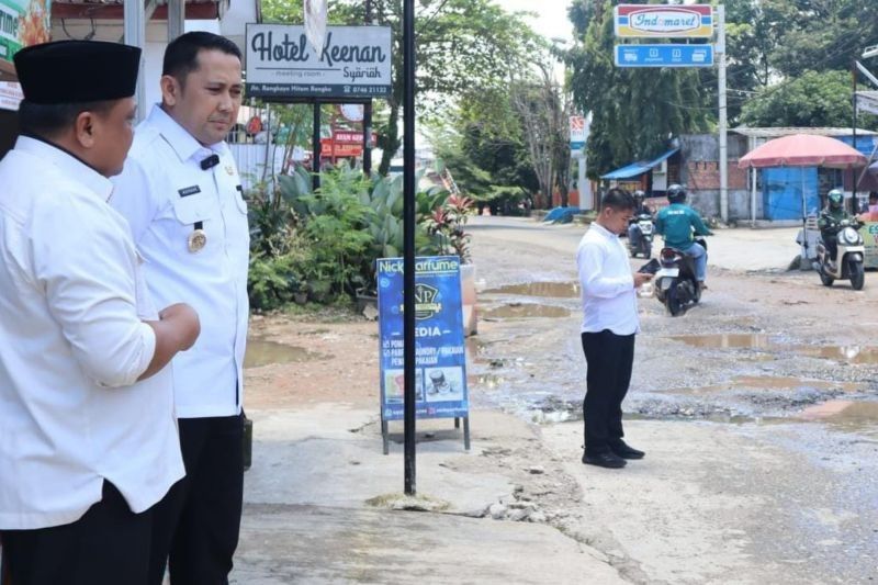 Bupati Merangin Perintahkan Perbaikan Jalan Tergenang Air di Bangko