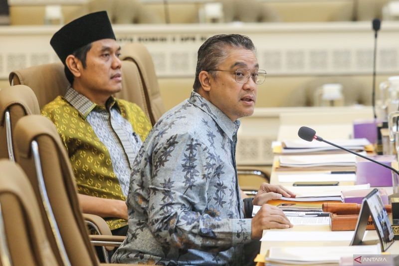 Politik Uang: Sorotan Komisi II DPR dalam Revisi UU Pemilu