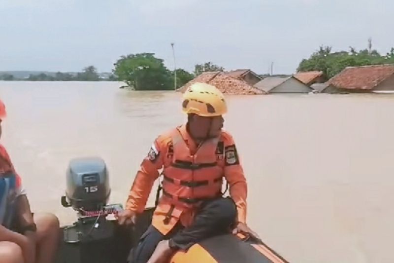 Santri 14 Tahun Meninggal Terseret Banjir Karawang, Tiga Kecamatan Terendam