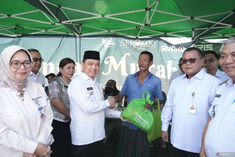 Kalbar Bagikan 500 Paket Sembako Gratis, Antisipasi Lonjakan Inflasi Jelang Lebaran 2025