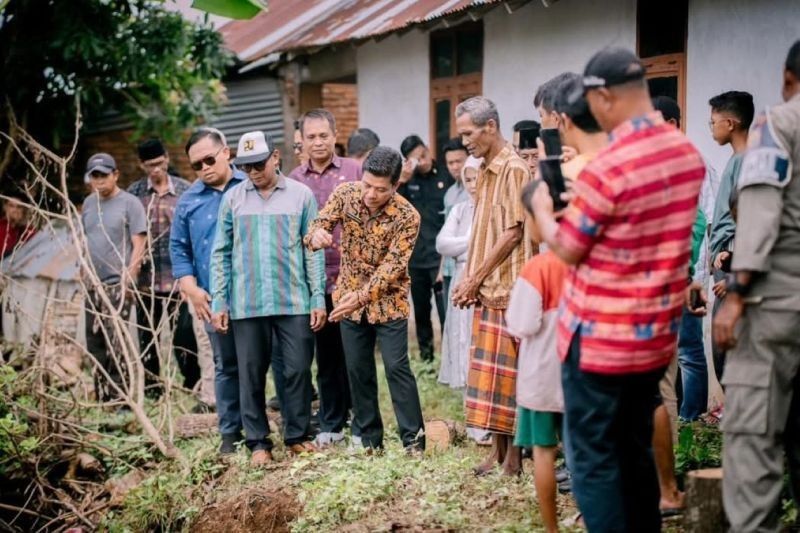 Bupati Dompu Tinjau Lokasi Longsor Kandai Satu, Pastikan Penanganan Cepat dan Tepat