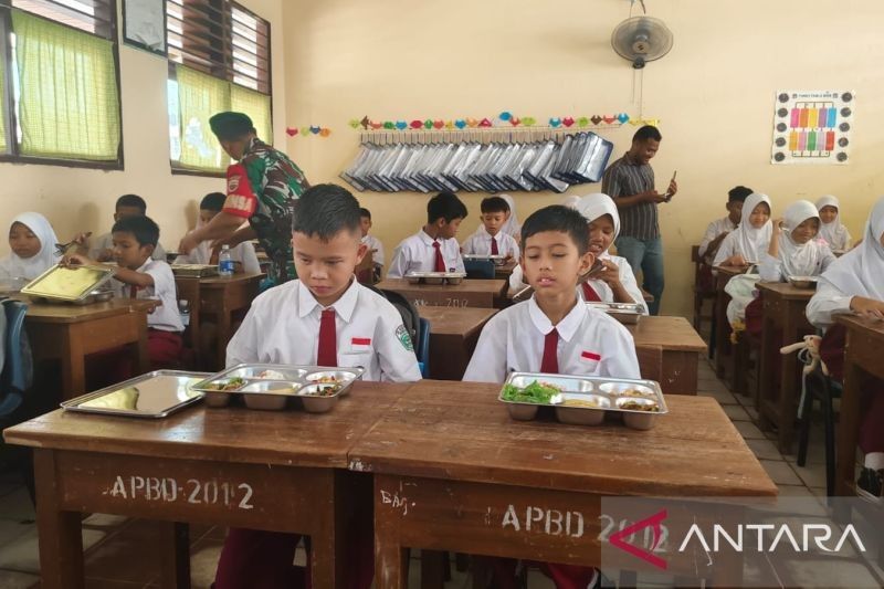 Menu Makan Bergizi Bulan Puasa di Batam: Roti, Kurma, hingga Buah-buahan