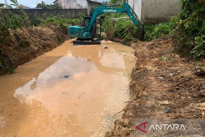 TMMD ke-123 di Bangka Barat: Normalisasi Sungai Cegah Banjir di Parittiga