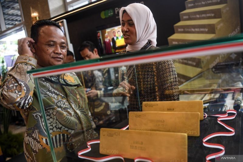 Harga Emas Antam Turun Tipis, Kini Rp1,7 Juta per Gram