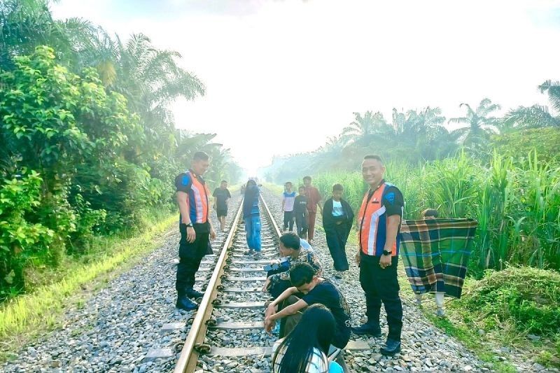 KAI Sumut Imbau Masyarakat Tak Ngabuburit di Jalur Kereta Api: Ancaman Sanksi Mengintai!