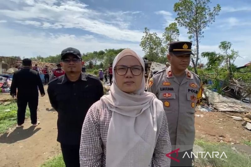 91 Rumah Rusak Diterjang Angin Puting Beliung di Indramayu