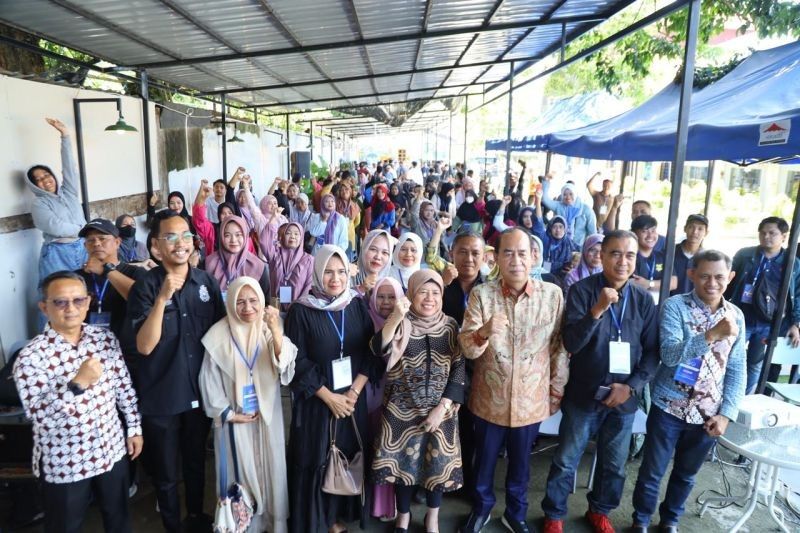 BGN dan DPR RI Sosialisasikan Program Makan Bergizi Gratis (MBG) di Makassar