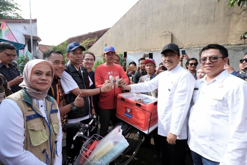 Mensos Tekankan Pemberdayaan Masyarakat untuk Atasi Kemiskinan di Desa Cangkuang Wetan